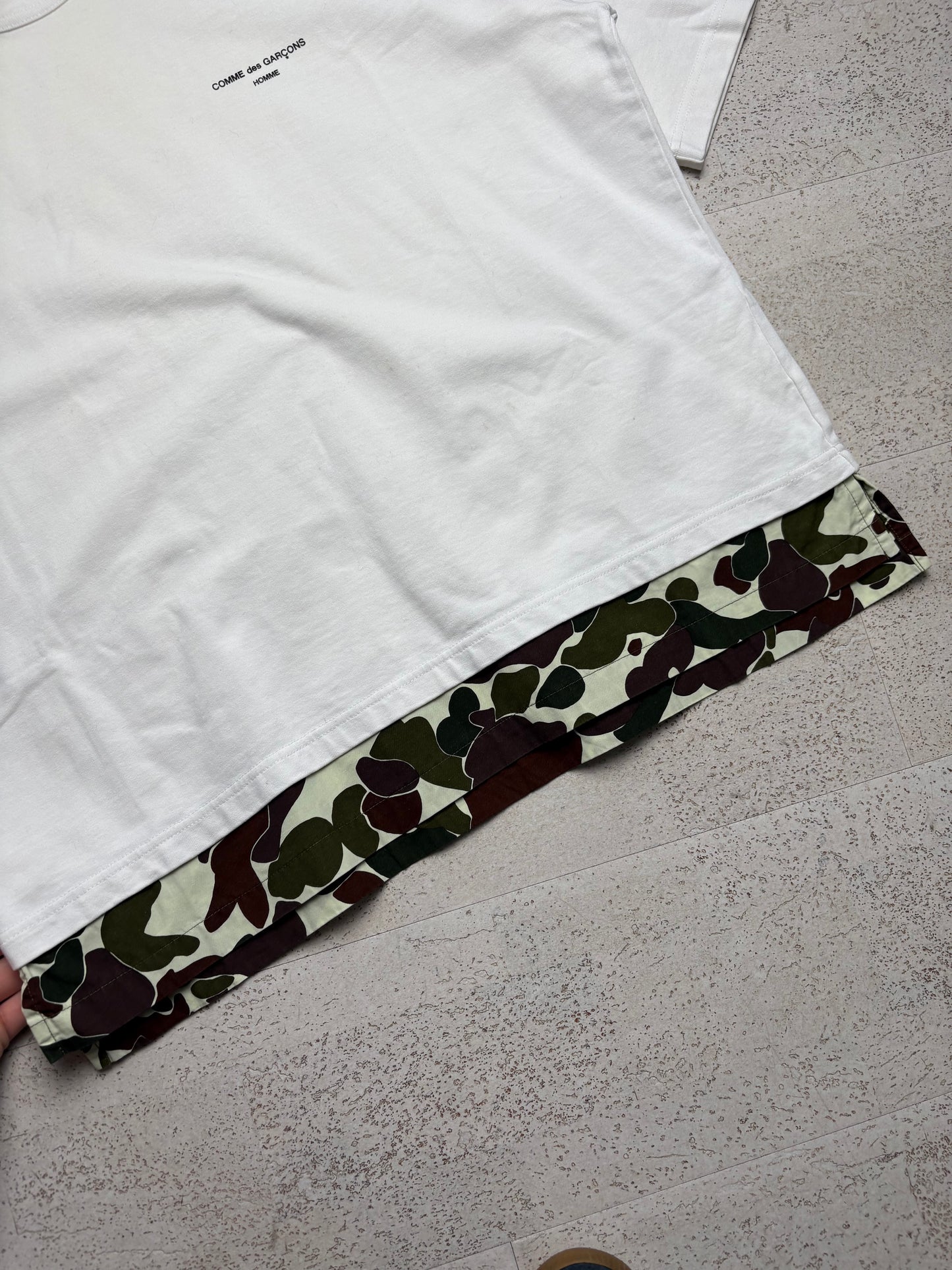 Comme Des Garçons T-Shirt (L)