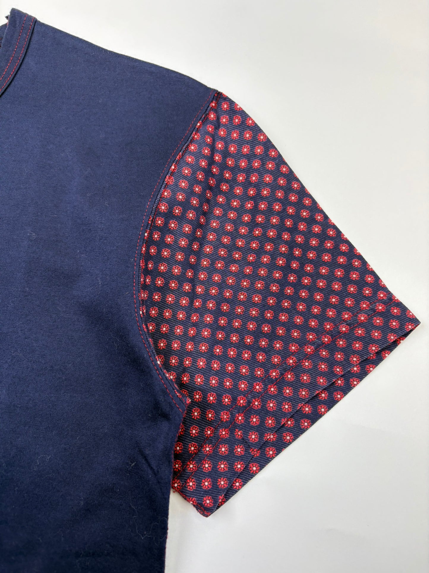 Comme Des Garçons T-Shirt (XS)