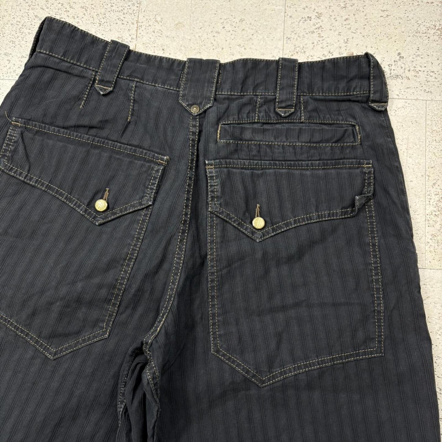 90’s Armani Jeans Cargo Shorts (28”)