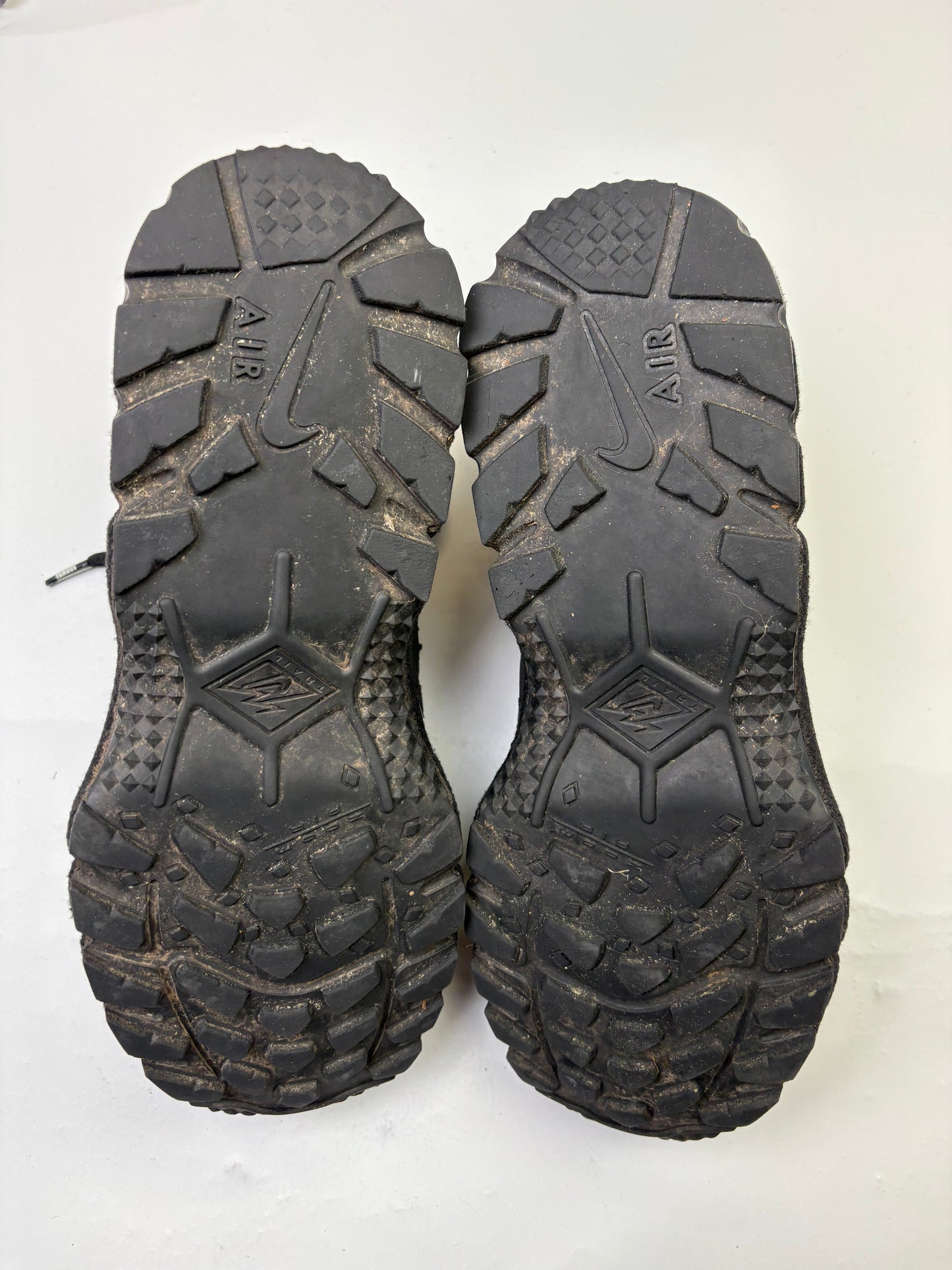 Nike x Supreme Humara (9.5)